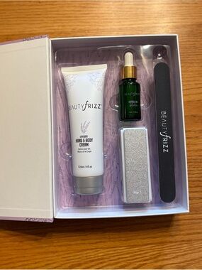BEAUTYfRIZZ Lavender Manicure Set